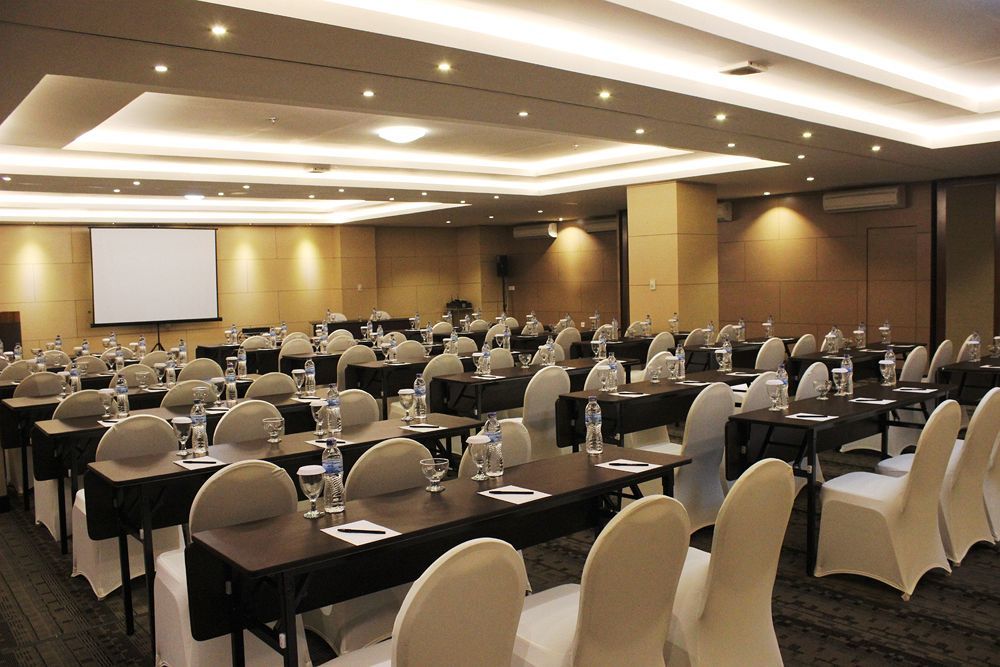 โรงแรมกูตาเบกซ์ บีช ฟรอนต์ ภายนอก รูปภาพ